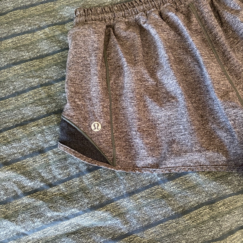 lululemon athletica WOMENS Heathered Charcoal SIZE 10 shorts